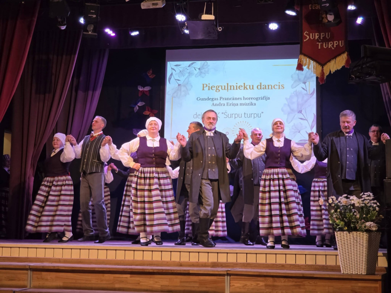 Kolektīvs dejā
