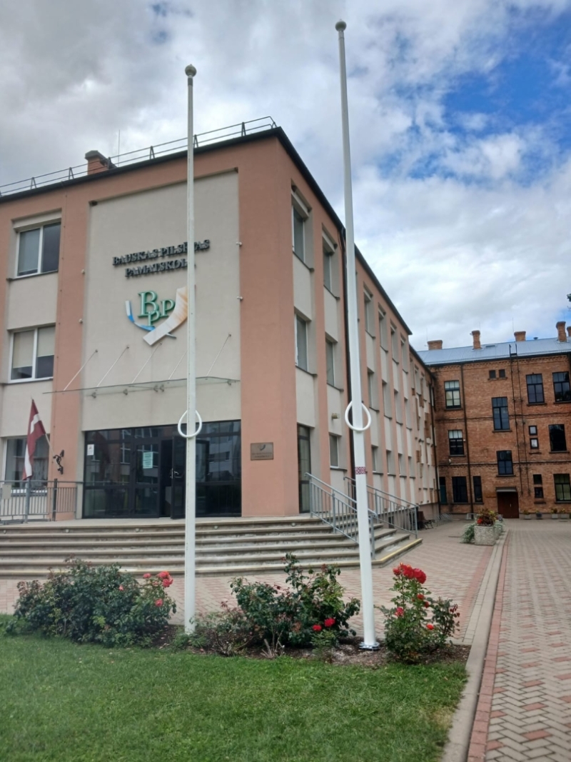 Jaunais karoga masts