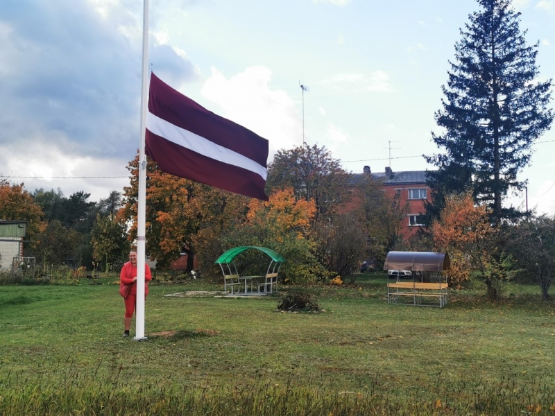satikšanās vieta pie karoga