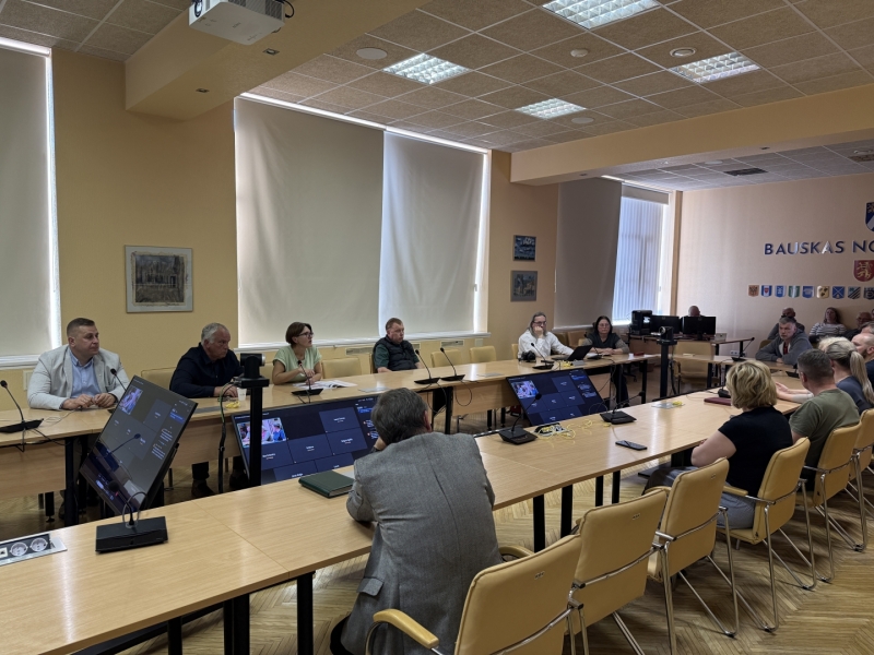 Aizvadīta iedzīvotāju diskusija par plānotajām satiksmes organizācijas izmaiņām Pilskalna ielā