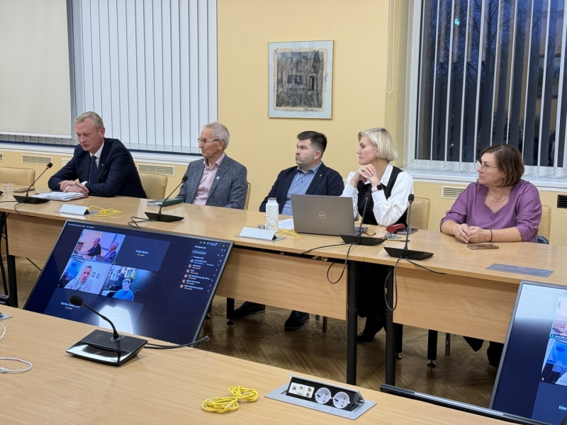 Iedzīvotāju padomes un pašvaldības vadība pārrunā sadarbības iespējas
