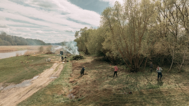 Gailīšu pagasta iedzīvotāju konsultatīvās padomes organizētā talka, kuras laikā tika sakopta Āžu pludmale