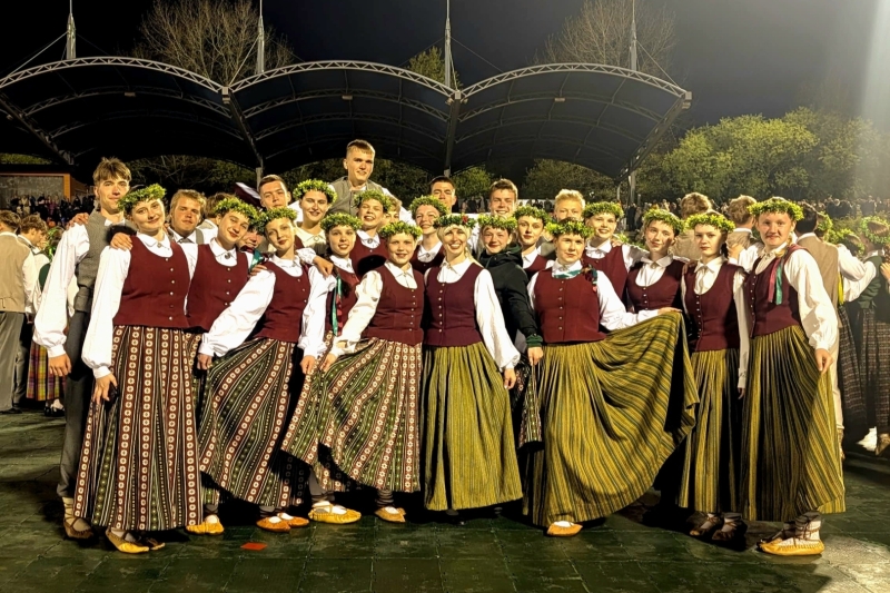 Bārbeles tautas nama jauniešu deju kolektīvs "Rakaru studija"