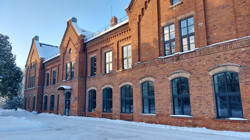 Sarkanā skola nodota ekspluatācijā