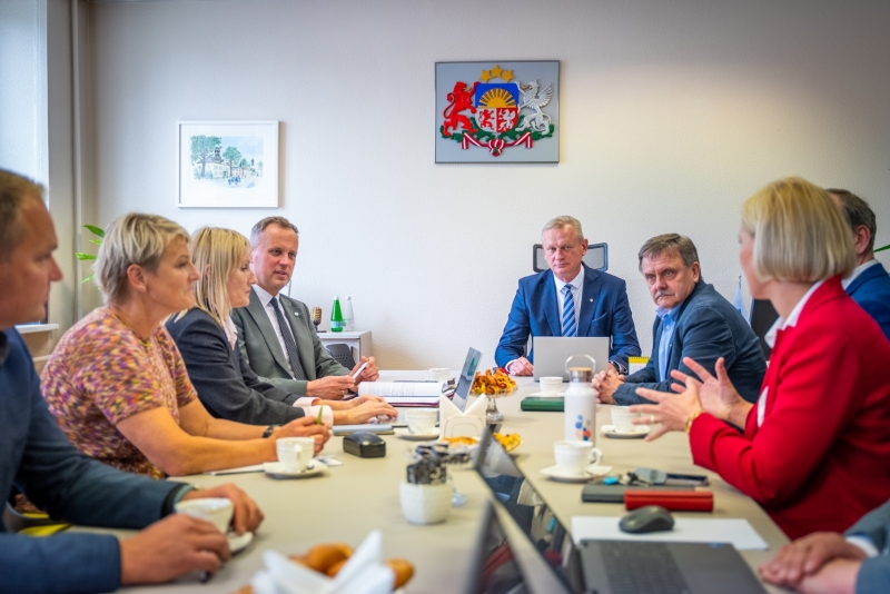 Ar ministru Edgaru Tavaru pārrunā teritorijas plānošanas, attīstības un drošības jautājumus