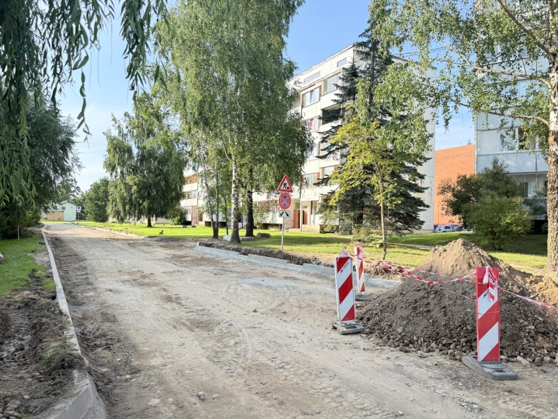 Gatavojoties asfaltēšanai Vītolu ielā