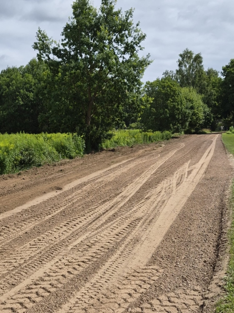 Autoceļu greiderēšana Iecavas pagasta Dzimtmisā un Ziemeļos