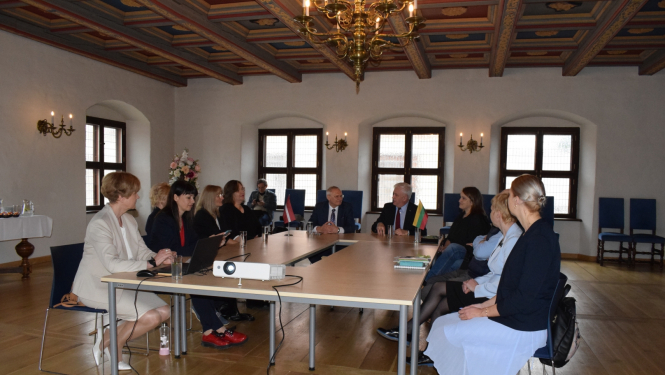 vēstnieks
