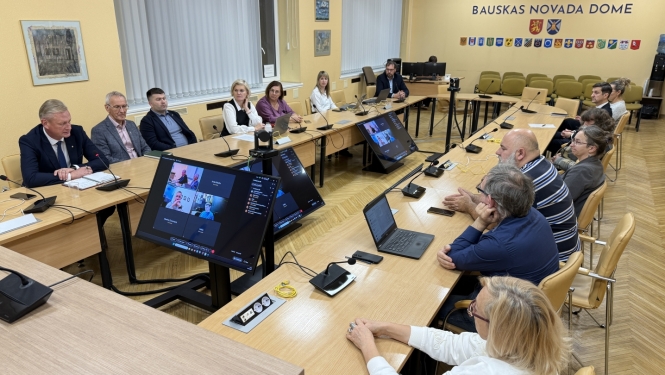 Iedzīvotāju padomes un pašvaldības vadība pārrunā sadarbības iespējas