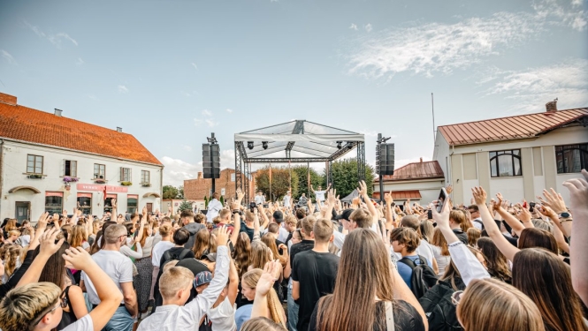 Zinību diena