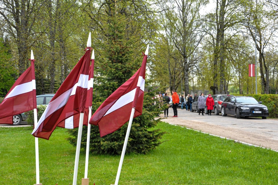 Kurmenē atklāj Nacionālo partizānu piemiņas vietu