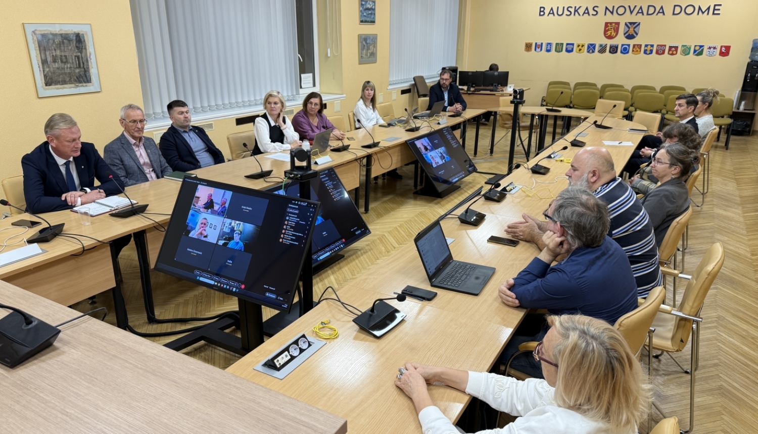 Iedzīvotāju padomes un pašvaldības vadība pārrunā sadarbības iespējas