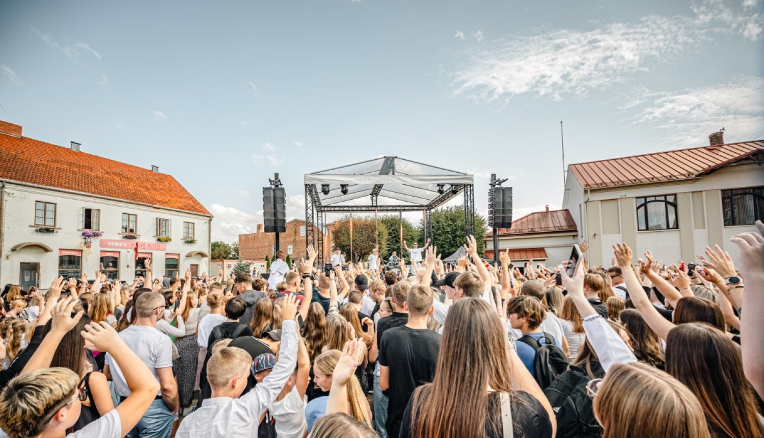 Zinību diena