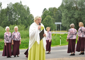 Svinīgi atklāts pārbūvētais ceļa posms