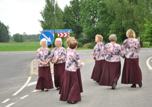 Svinīgi atklāts pārbūvētais ceļa posms