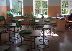 Jauni galdi un krēsli Īslīces pamatskolas latviešu valodas kabinetā