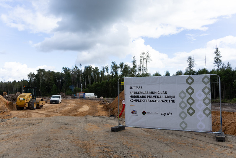 Baneris munīcijas ražotnes teritorijā