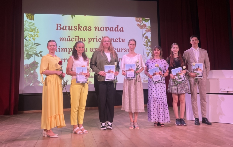 Rundāles MFC laureāti ar skolotājiem