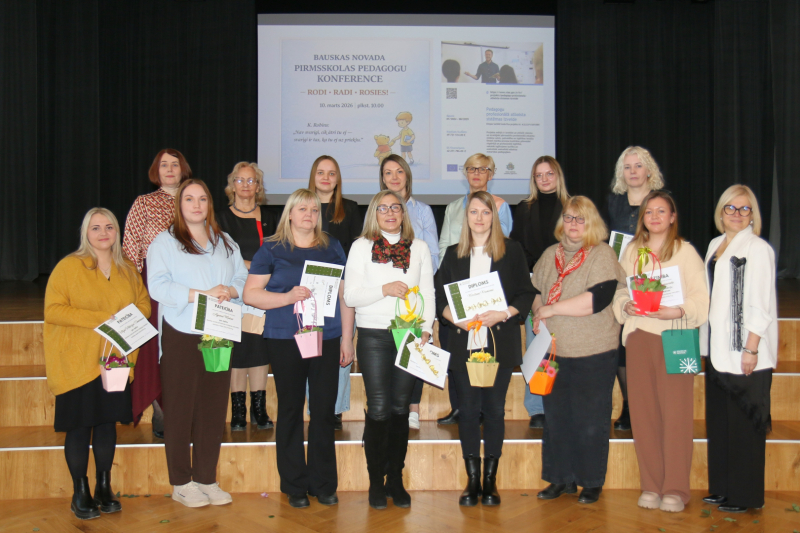Suminājumus saņēma arī tie 13 pedagogi, kas piedalījušies pirmsskolas pedagogu metodisko izstrādņu skatē