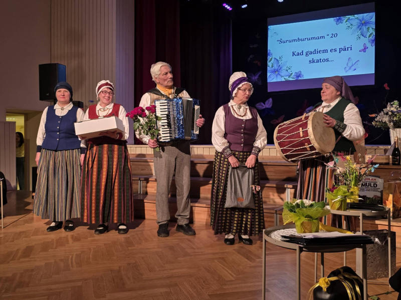 Sveiciens no folkloras kopas "Svitene"