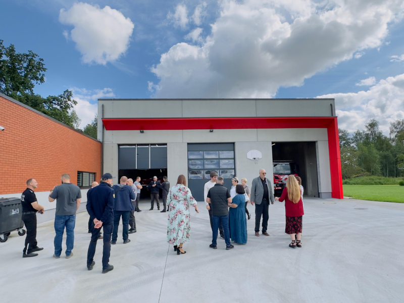 Valsts ugunsdzēsības un glābšanas dienesta iecirknis Iecavā, Baldones ielā 65A, kur posteņa komandieris iepazīstināja ar dienesta darbu, infrastruktūru un aprīkojumu.