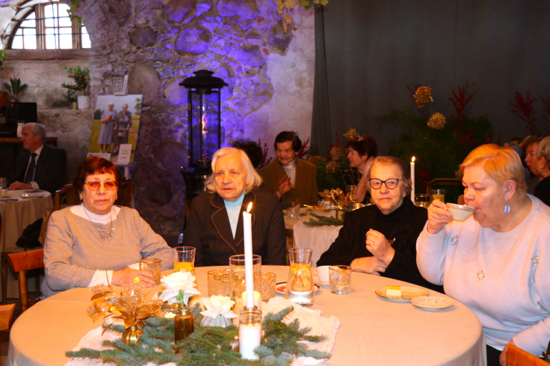 stiprina aktīva dzīvesveida kultūru vecumdienās