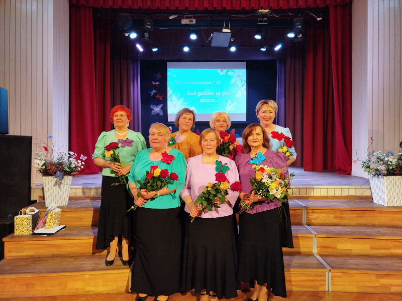 Kolektīva šī brīža kodolu veido sešas aktrises: Līga Duntava, Aija Ezīte, Gundega Kaulene, Silva Mežkaucka, Inguna Ģirupniece un Sanita Auza.