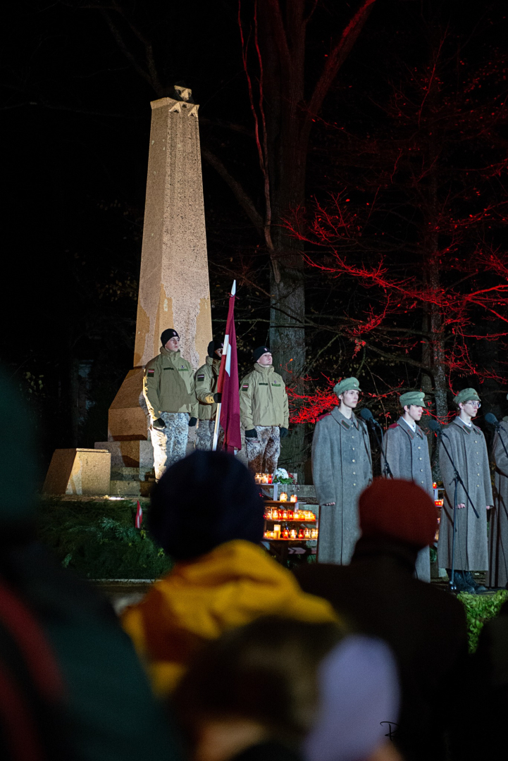 11. novembra pasākums pie pieminekļa.