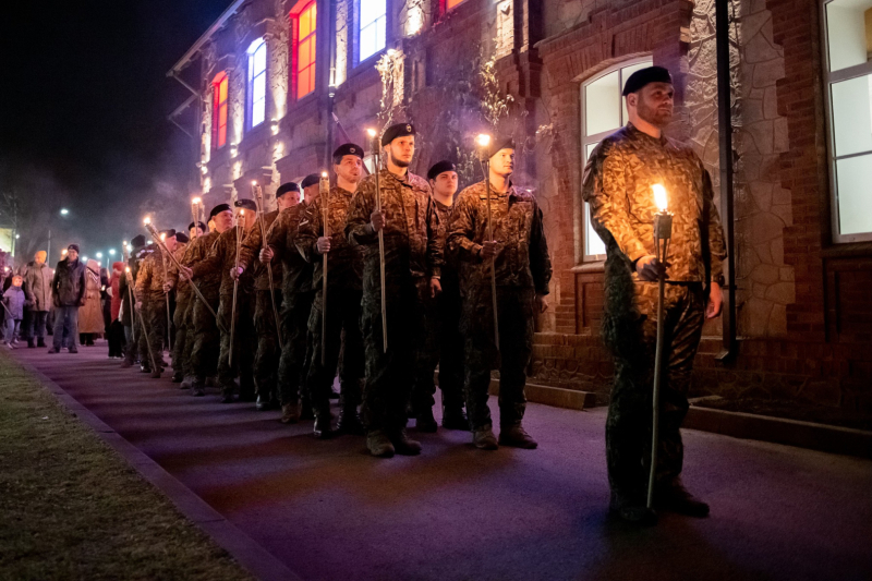 Lāčplēša dienas lāpu gājiens