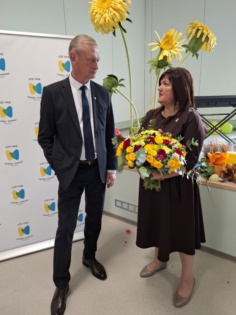 Aivars Māceks un Cerību spārnu vadītāja