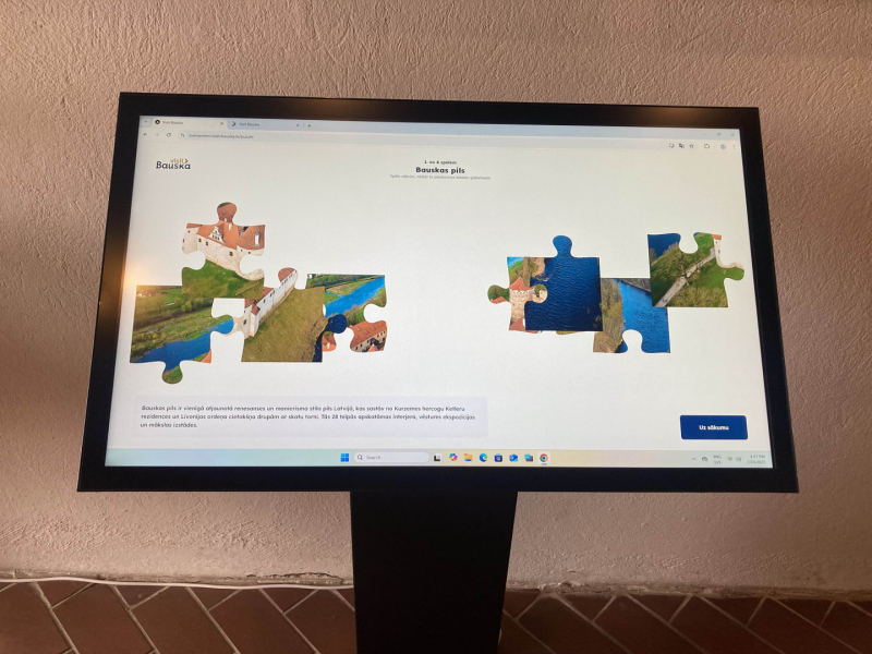 Informatīvais stends ar spēlēm