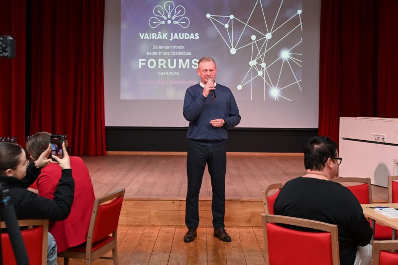 Aivars Mačeks atklāj forumu '' Vairāk jaudas''