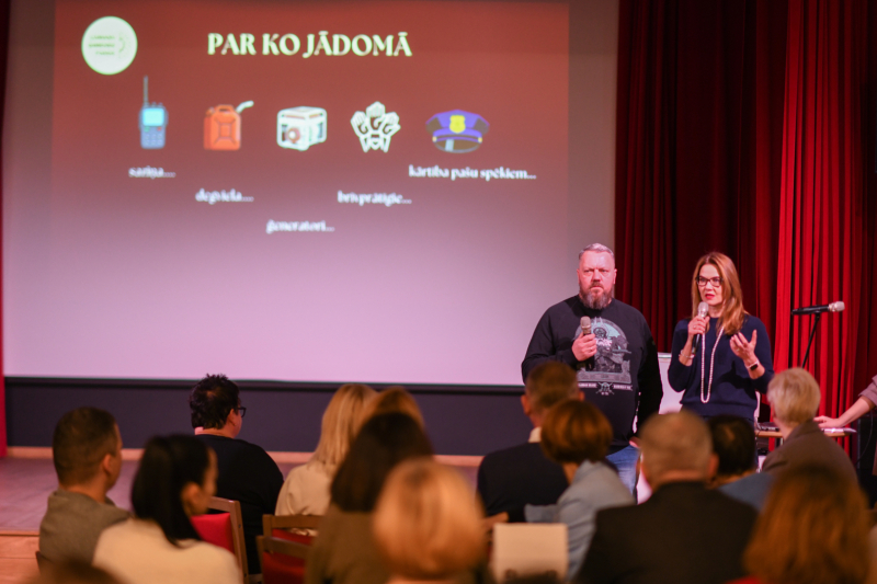 Ļūmaņu ģimene forumā ''Vairāk jaudas''