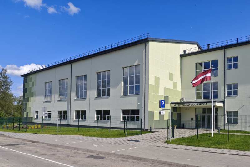 Vecumnieku vidusskola pēc pārbūves