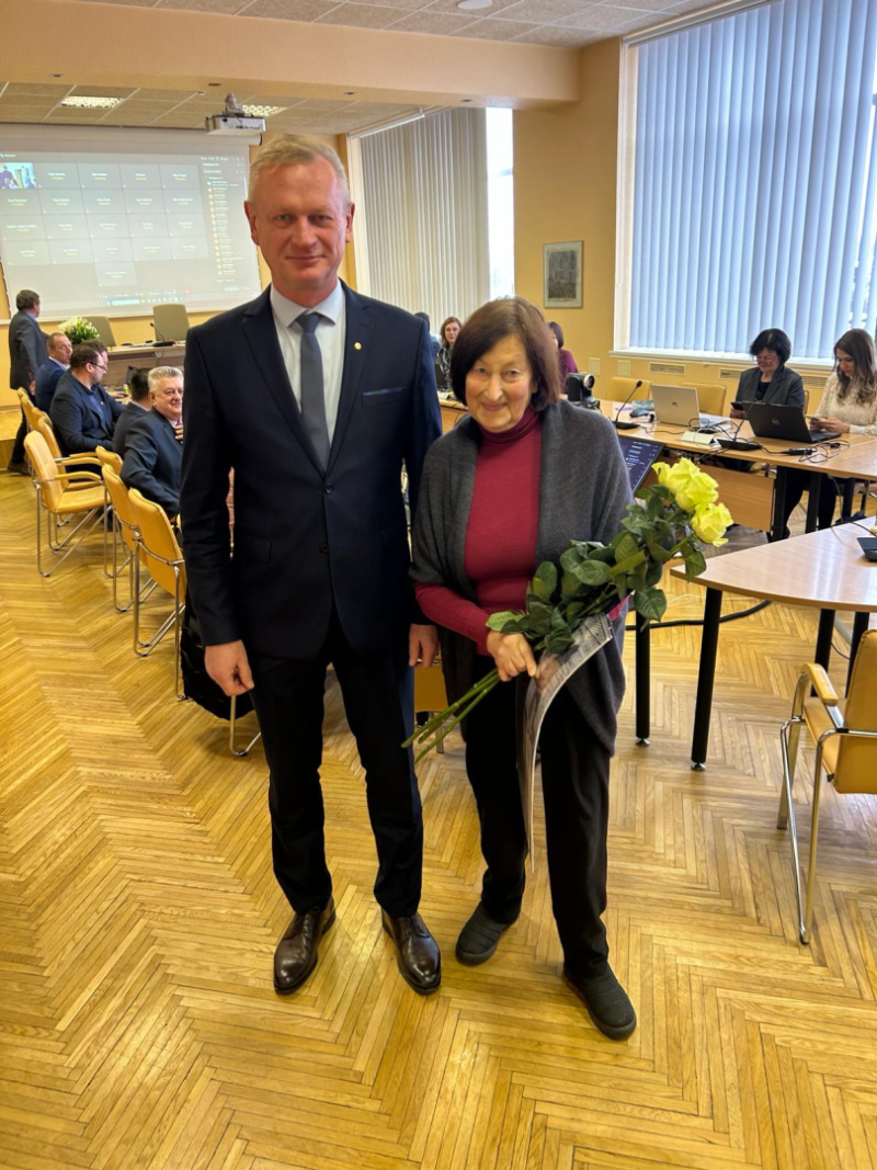 Goda raksts pasniegts Anitai Fārnestei 