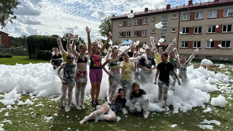 Malinas nometnes putu ballīte