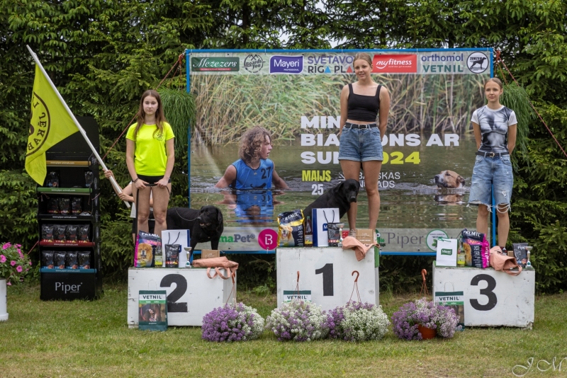 Mini biatlons ar suni jaunietes