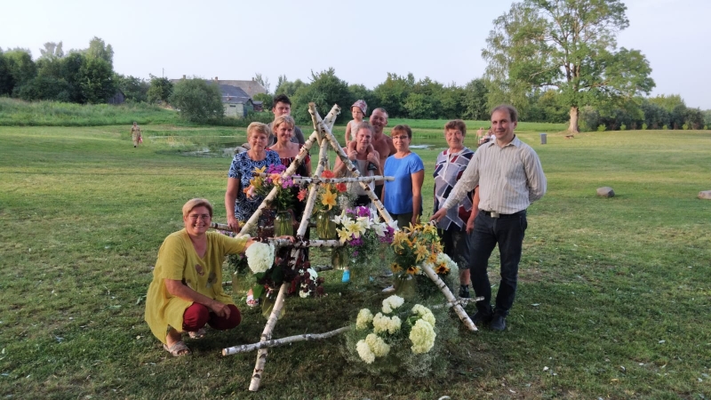 Stelpieši papildina Liliju svētkus