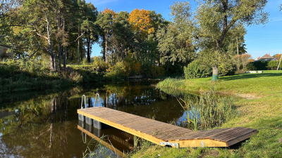 Atpūtas vietā “Dambis” ierīkotā pontonu laipa