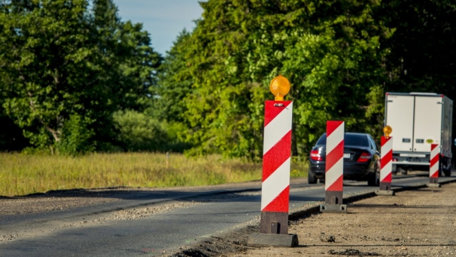 Autovadītāju ievērībai: posmā no Iecavas līdz Bauskai trīs luksofori; aicinām plānot papildu laiku ceļam