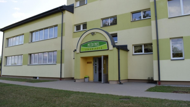 Iegulda kapsulu Skaistkalnes sporta zāles pamatos