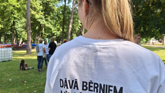 Dāvā bērniem mīlošu ģimeni