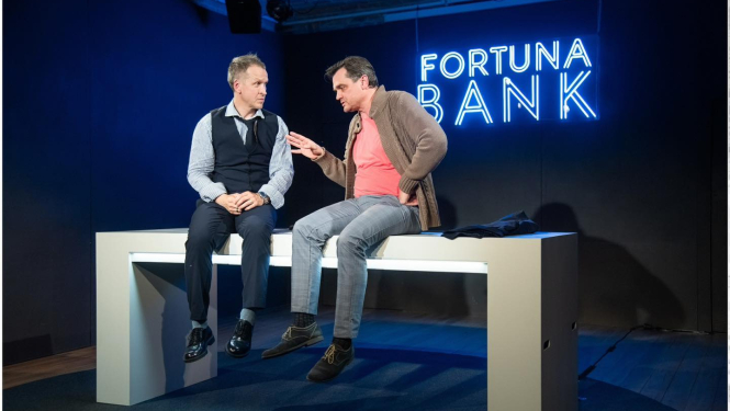 Bilde no izrādes "Uz visu banku"