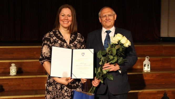 Bibliotēkas 100. jubilejā pasniedz pašvaldības apbalvojumus