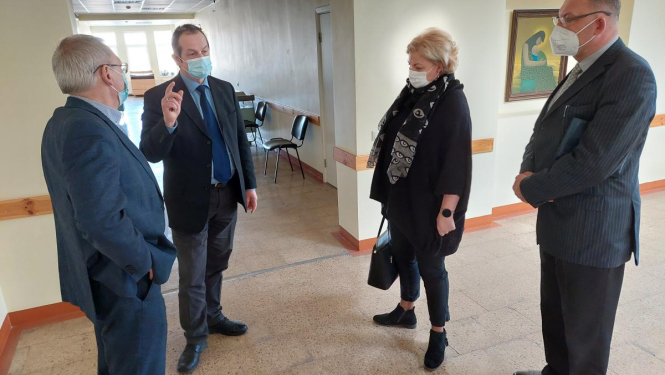 Klātienē iepazīst veselības aprūpes pakalpojumu pieejamību