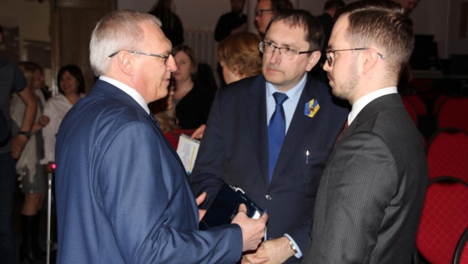Tranzīta autoceļš vai pilsētas iela?