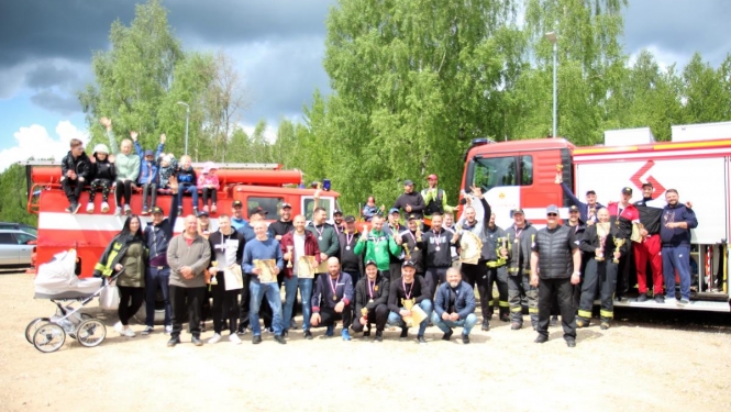 Ugunsdzēsības sacensībās uzvaru gūst komanda no Vecumniekiem