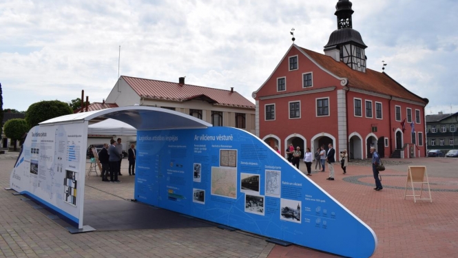 Bauskā satiksmes ministrs atbild uz iedzīvotāju jautājumiem par «Rail Baltica»