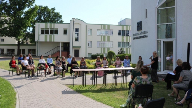 Bauskas MMS absolventi saņēmuši apliecības par iegūto izglītību