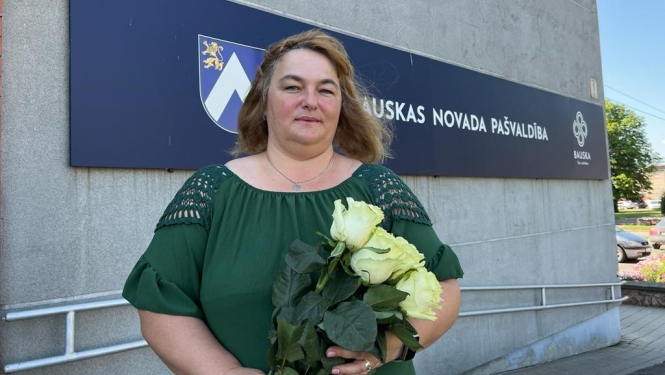 Uzvaras skolas direktore